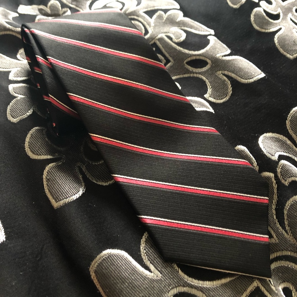 Van Heusen tie.